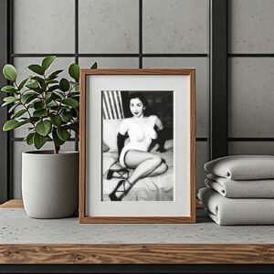 Pin-Up & Glamour an Over Shoulder Boudoir Portrait with Classic Glamour Styling, Studio Poise, and 4x6 Photo Print