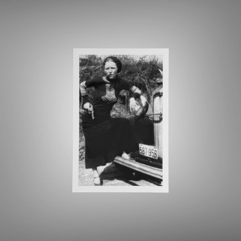 Pin-Up & Glamour Period Car and People Crime-scene Photo 4x6 Photo Print