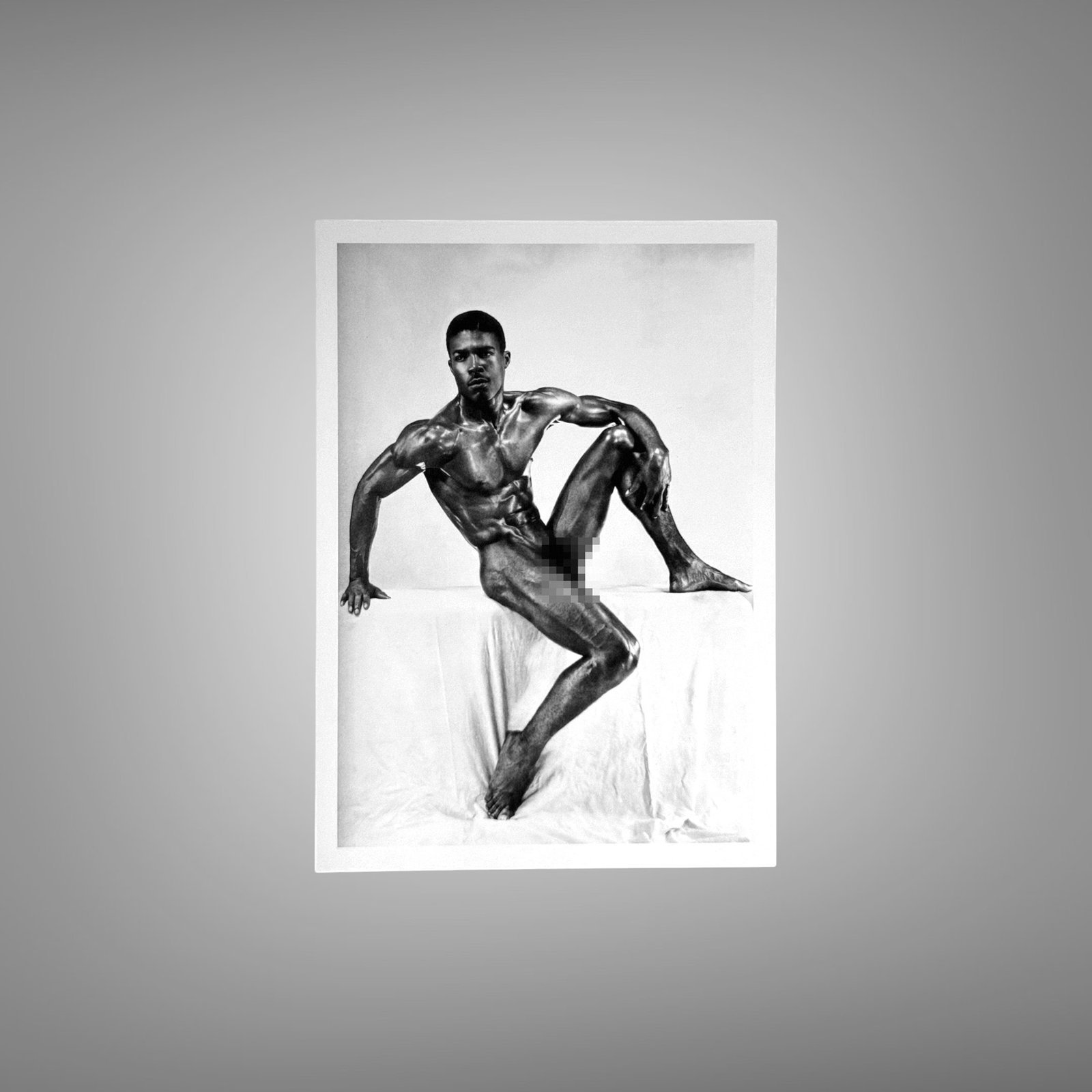 Male Physique High-contrast Crouching Physique Pose 5x7 Photo Print